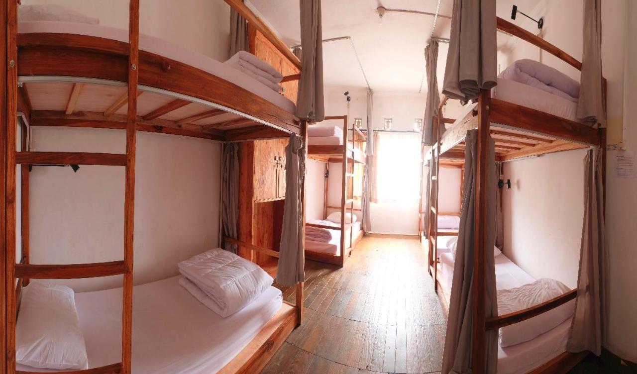 Tani Jiwo Hostel Diyeng Zewnętrze zdjęcie